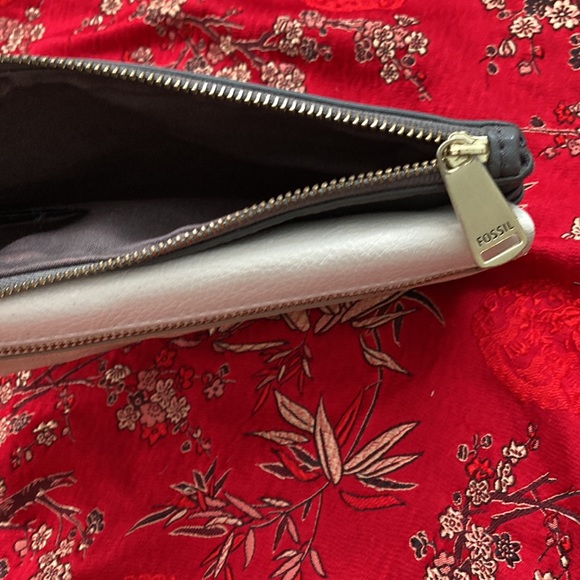 Fossil | pebbled leather snap and zip wallet. Two-tone color. Gold hardware. - Picture 6 of 11